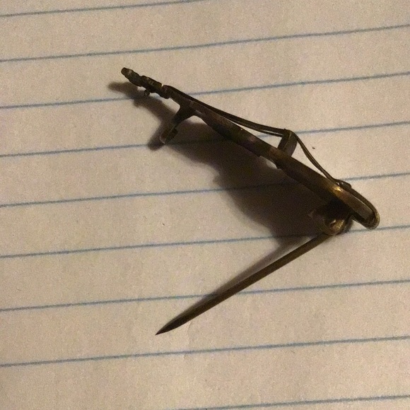 Fiddle or violin estate brooch Antique jewelry enamel instrument c clasp pin - Picture 12 of 13